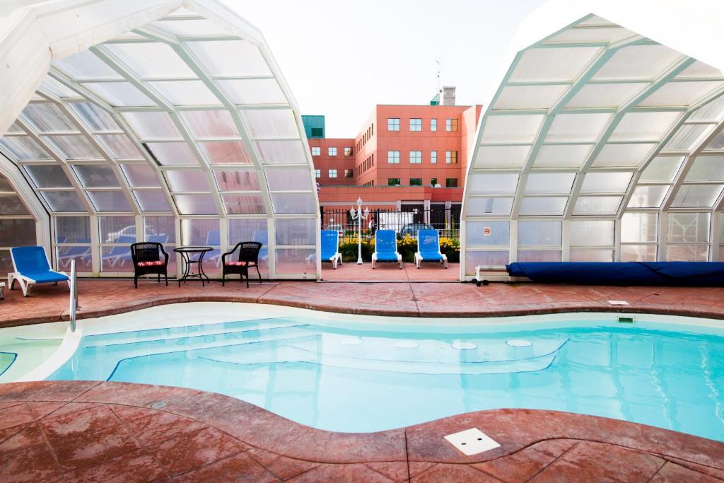 V Hotel & Suites Moncton Dış mekan fotoğraf