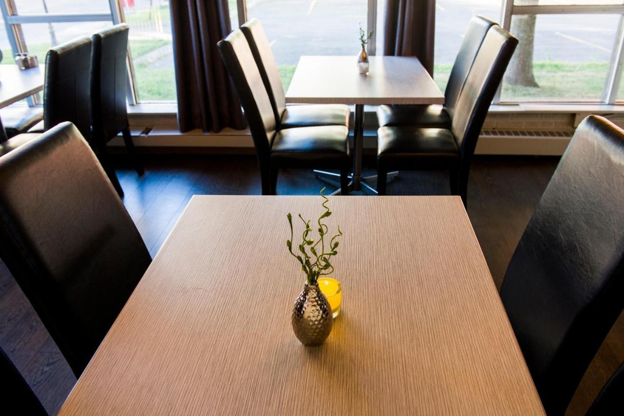 V Hotel & Suites Moncton Dış mekan fotoğraf