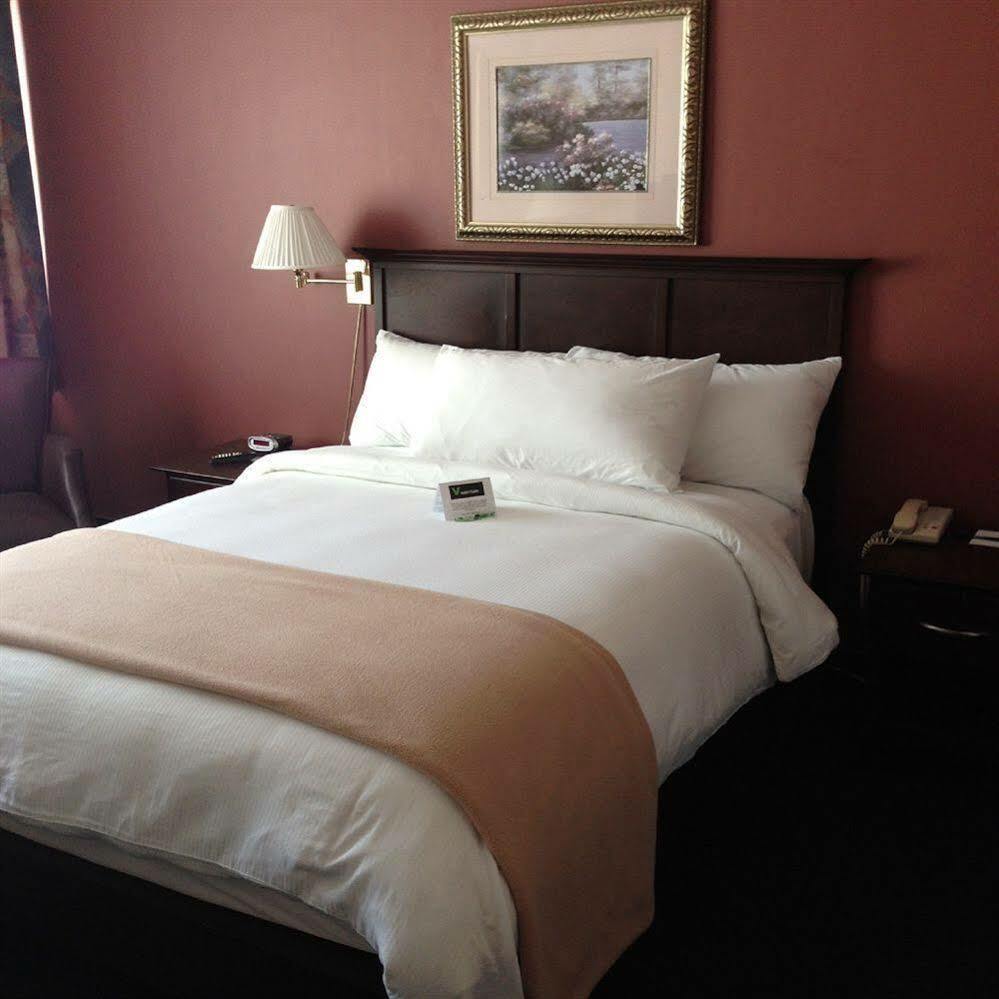 V Hotel & Suites Moncton Dış mekan fotoğraf